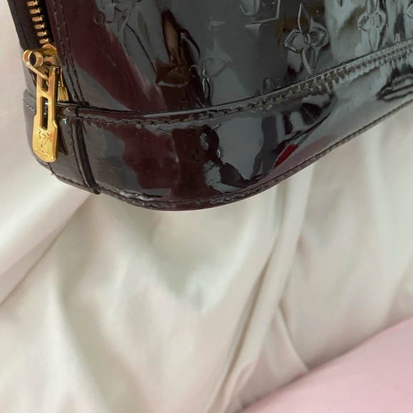 Louis Vuitton Alma BB in Vernis Leather Amarante - Picture 5 of 9